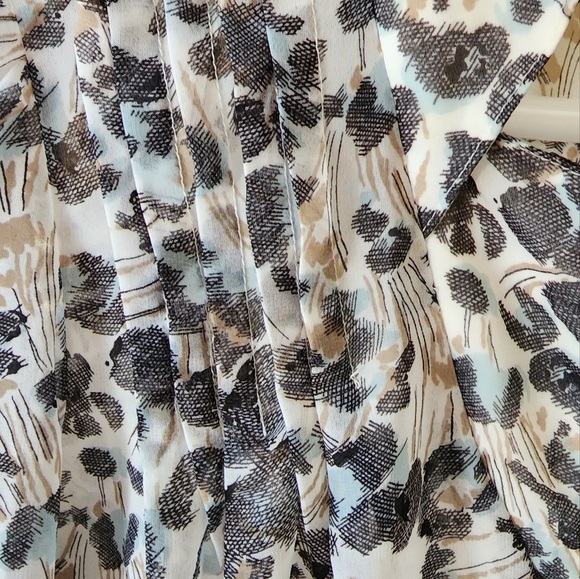 EUC- BCBGeneration - romper . Size S. Black, cream, taupe and light blue pattern - Picture 7 of 8